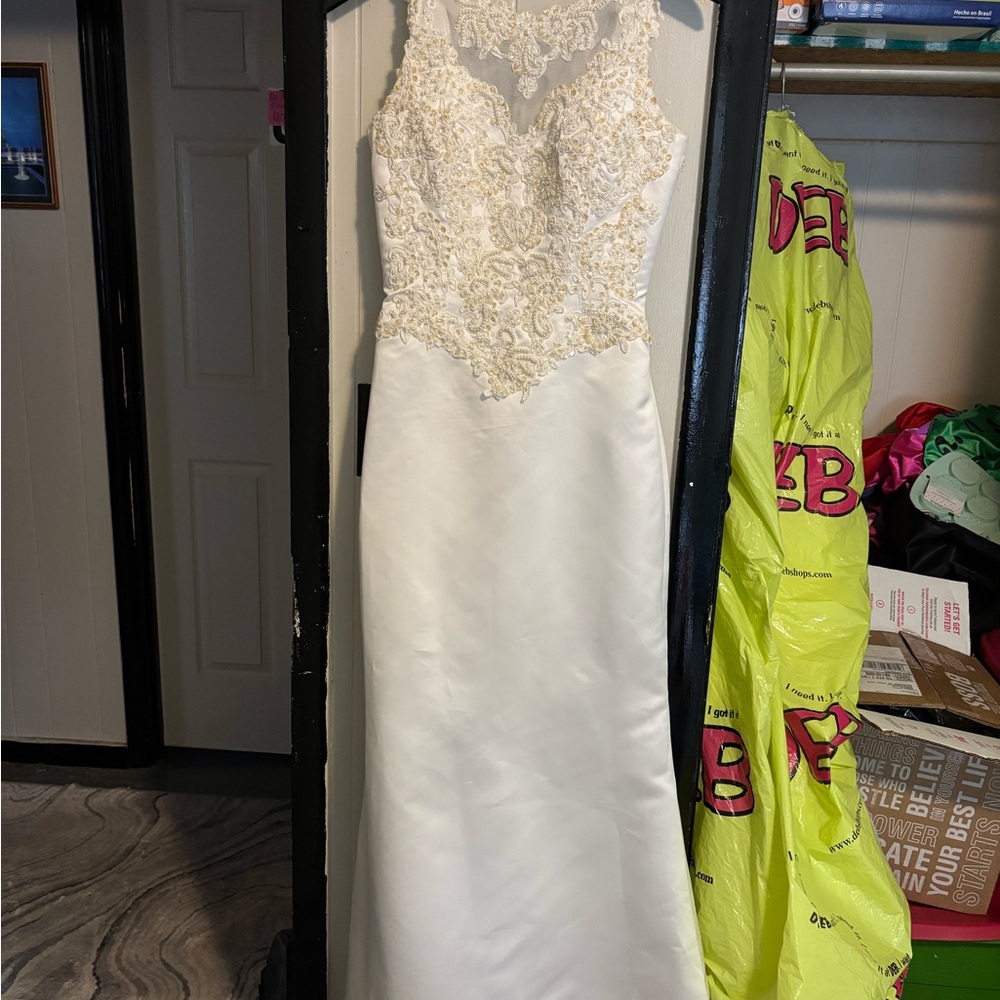 Elegant White Lace Wedding Dress